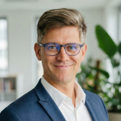 Headshot of Nicolaas